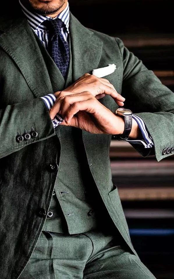 给西装加一条腰带,给西装加盘扣