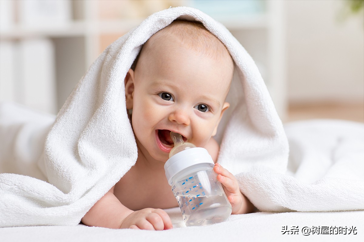 新生儿喂奶正确方法是怎样喂的,新生儿怎么喂奶是正确的