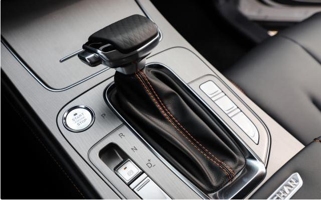 这将是国产最大黑马，一身黑科技带终身质保，在人民大会堂首发