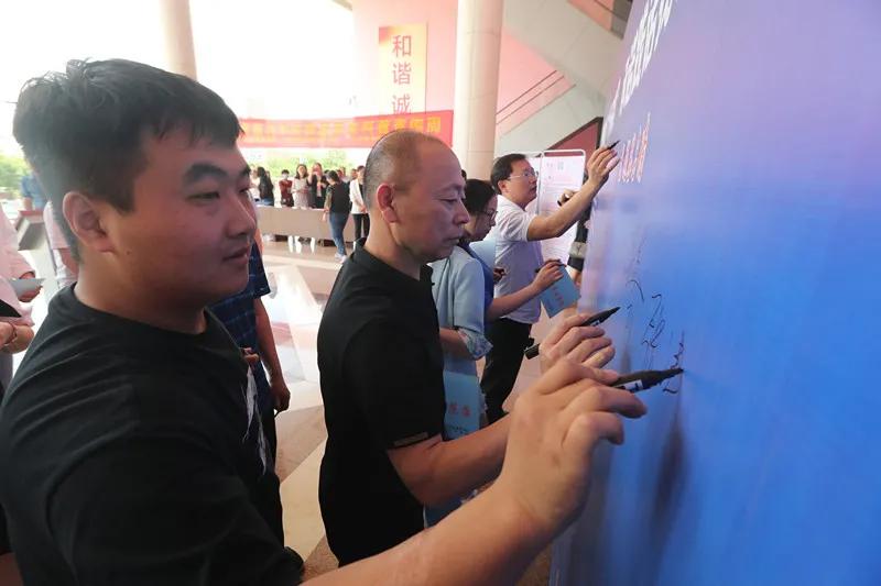 安全用妆伴您同行带你了解化妆品,安全用妆伴您同行