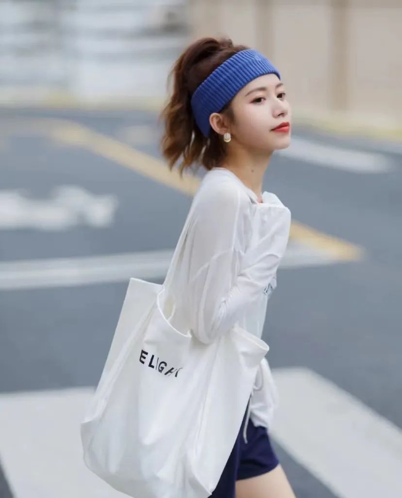 披发显脸小的发型,初中生可以扎的发型显脸小超可爱