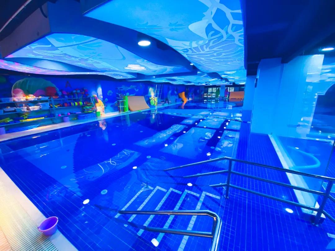 适合大孩子玩的亲子游泳,这家亲子游泳馆真的适合遛娃