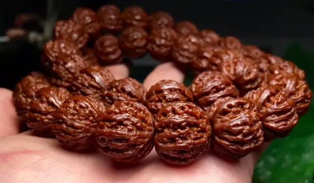 京八棱小核桃纹路和尺寸哪个重要,1.8尺寸野生小核桃手串