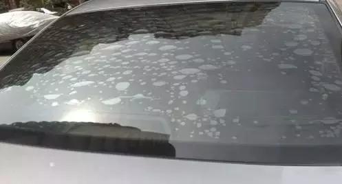 下雨天车辆太阳膜起泡泡,关于汽车太阳膜起泡的危害