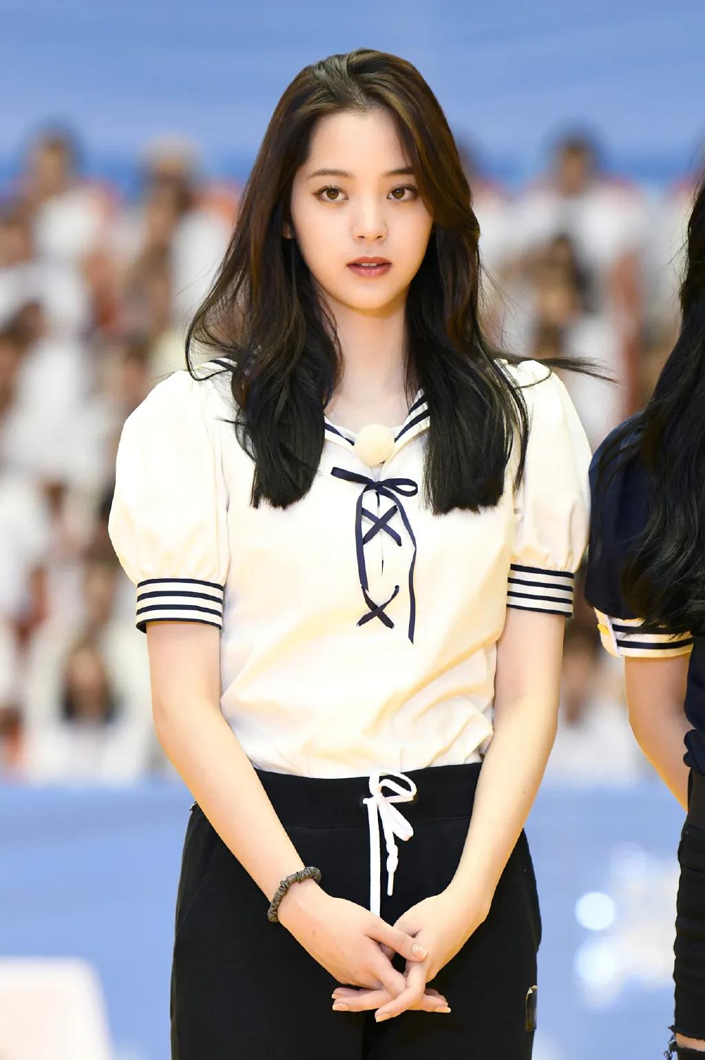 看欧阳娜娜的衣橱，意外发现每件都很值得买