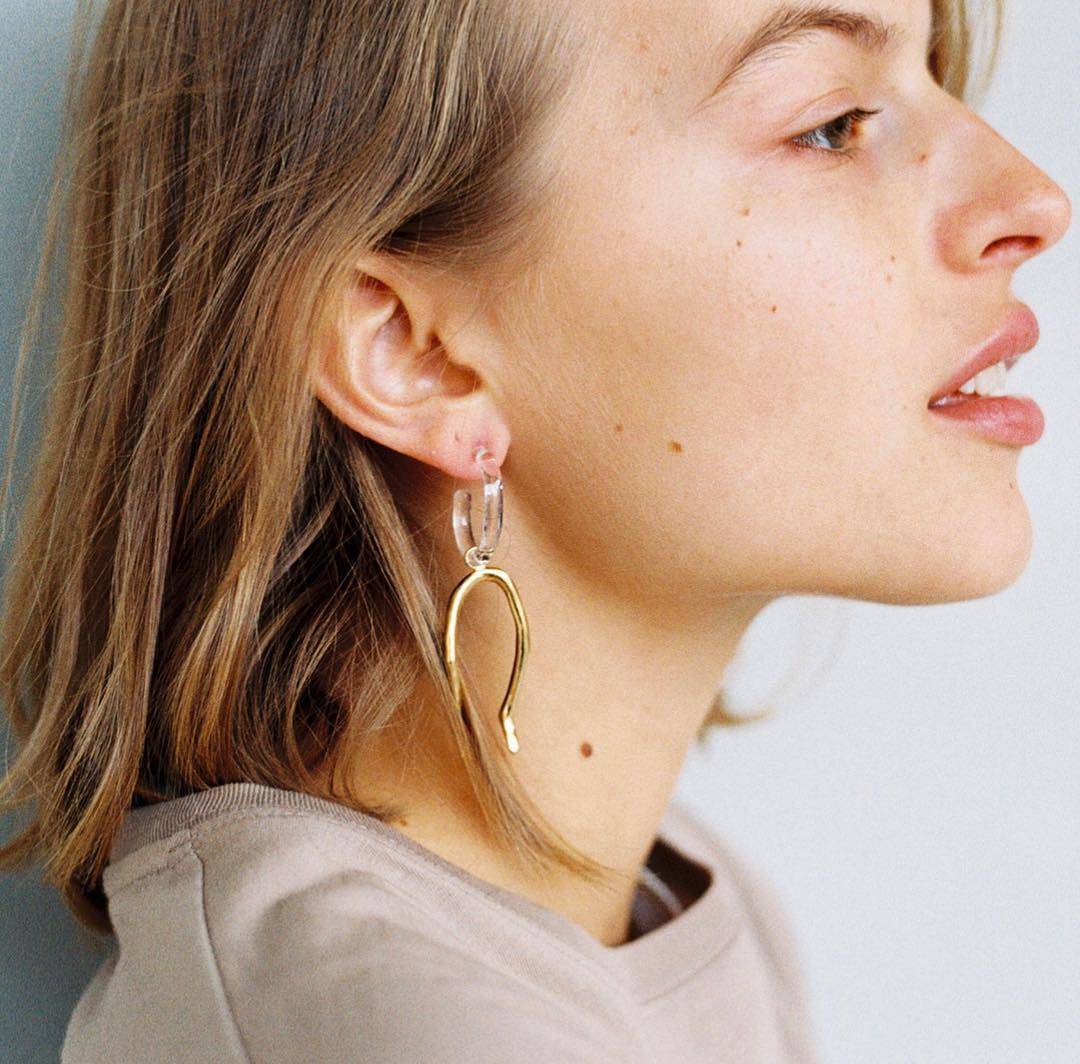 有时候质感就体现在小小的配件上，一件可以陪你穿梭日常的珠宝