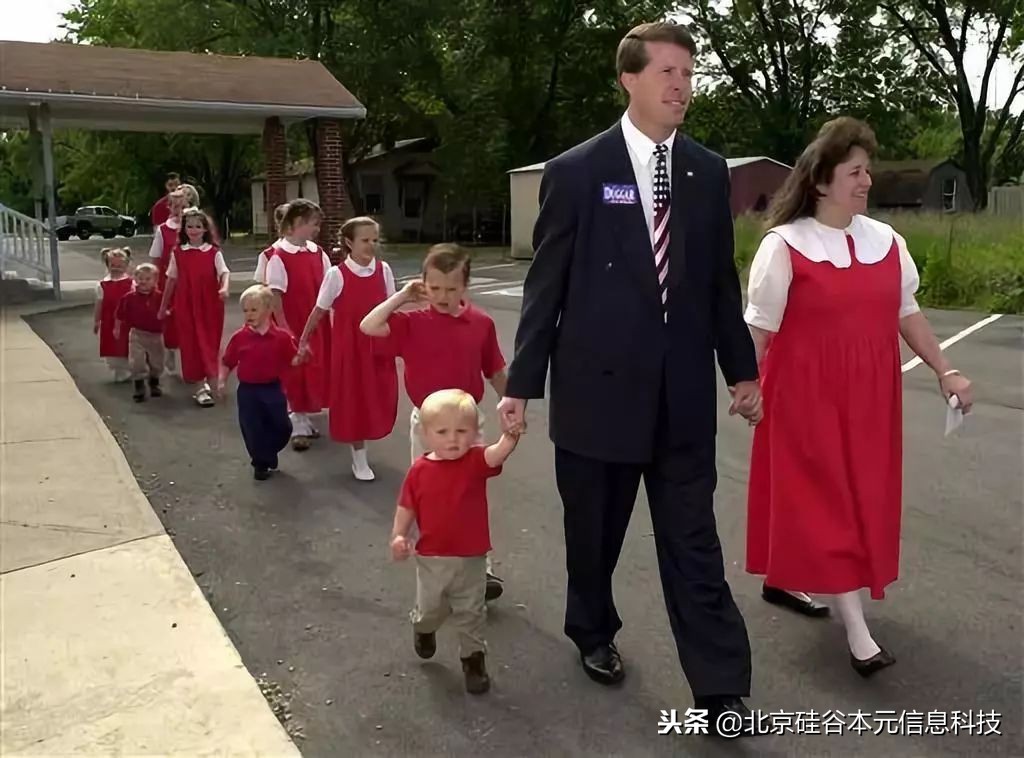 美国夫妇生了60多个孩子,美国夫妇一胎生下17个孩子