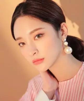 吴宣仪笑眼弯弯,吴宣仪笑眼wink