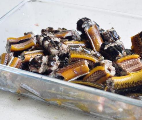 黄鳝身上的粘液要不要清洗干净,黄鳝在烹调中正确去除粘液的方法