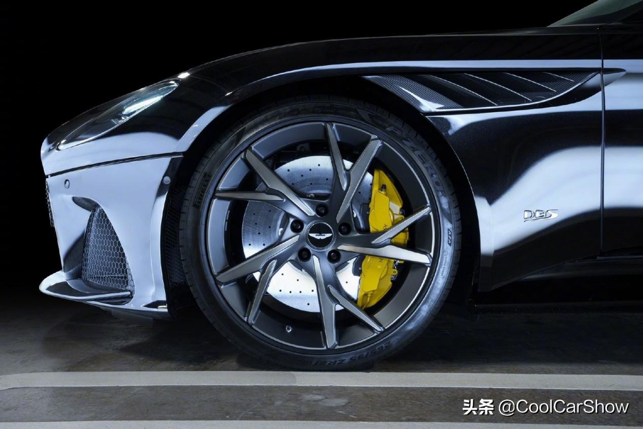 轮毂改黑绿双拼色案例,轮毂换色教程