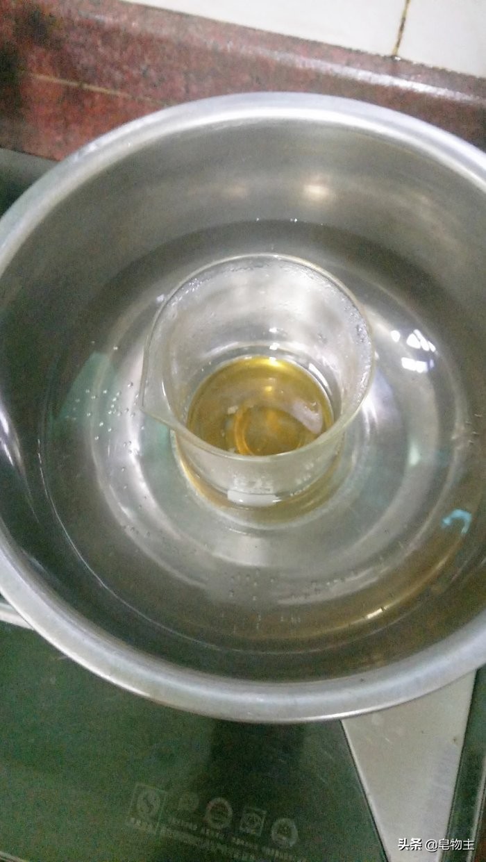 自制薄荷润唇膏简单教程,技能改变生活视频讲解