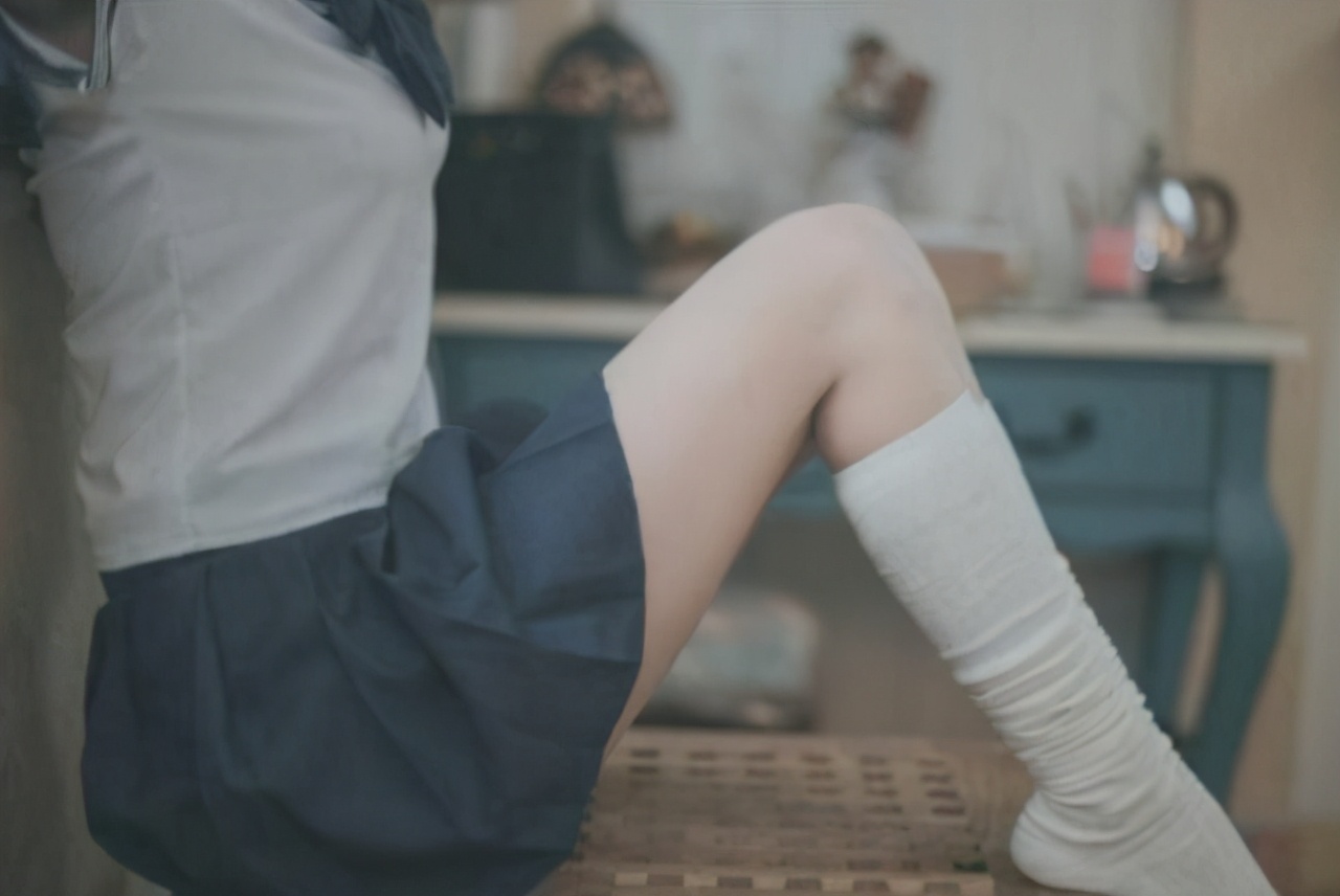 日本女性为什么穿白色袜子,日本女人为什么喜欢穿白袜子