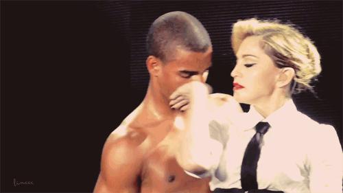 发尾发黄分叉怎么补救,3分钟头发干了