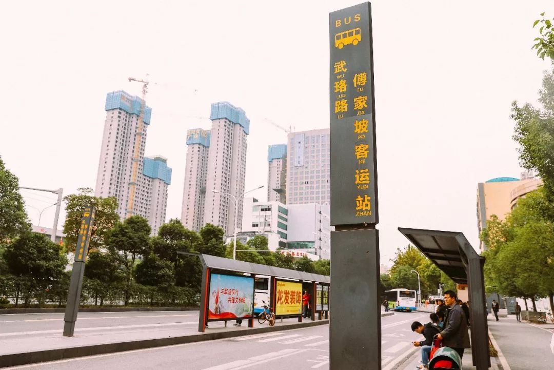 穿梭60年,武汉公交无轨电车1路