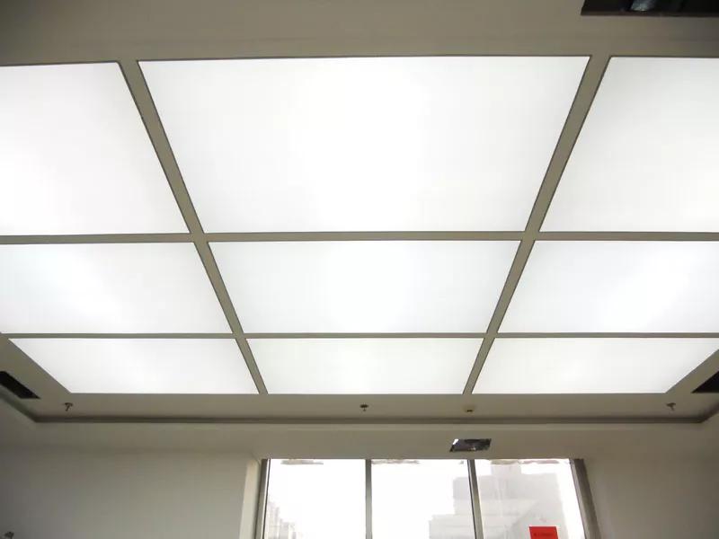 卫生间光线暗适合哪种窗户,没有窗户的卫生间怎样明亮