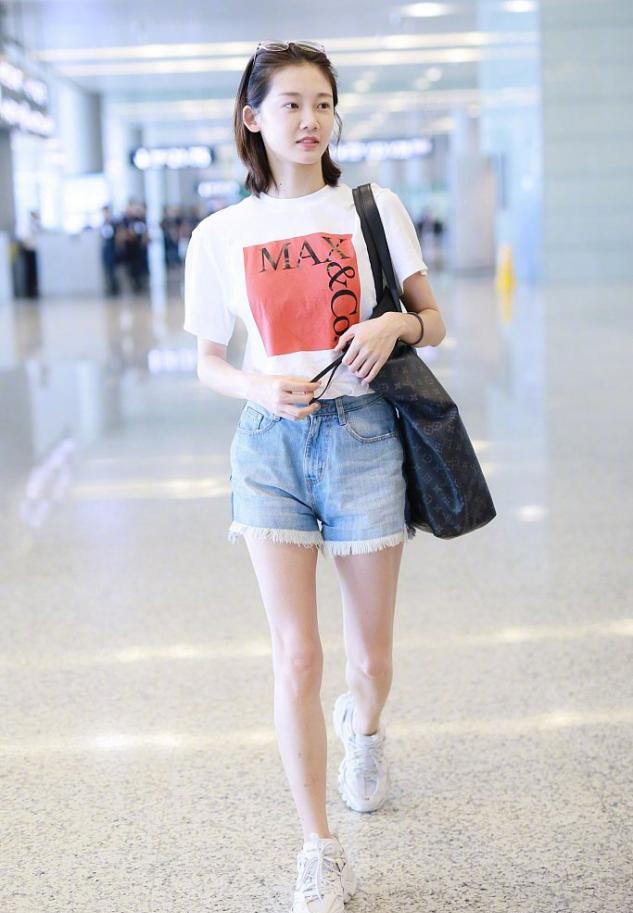 太好看了国潮绣花t恤,有哪些t恤衫的设计好看又简单