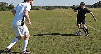 巴西足球十大过人高手,巴西球星莱昂纳多过人