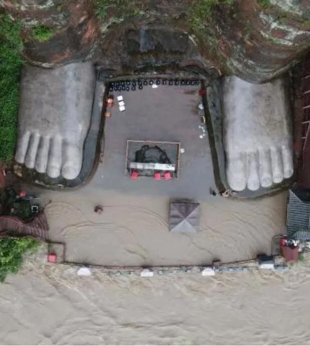 乐山大佛脚被水淹没奇观出现,乐山大佛再次被水淹没图片