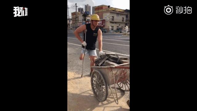 90后独腿搬运工走红,90后独腿搬运工的感人故事