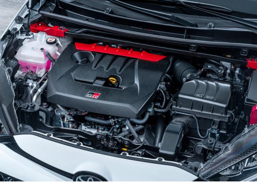 近距离看看丰田雅力士的全貌,丰田雅力士至尊版5万多公里