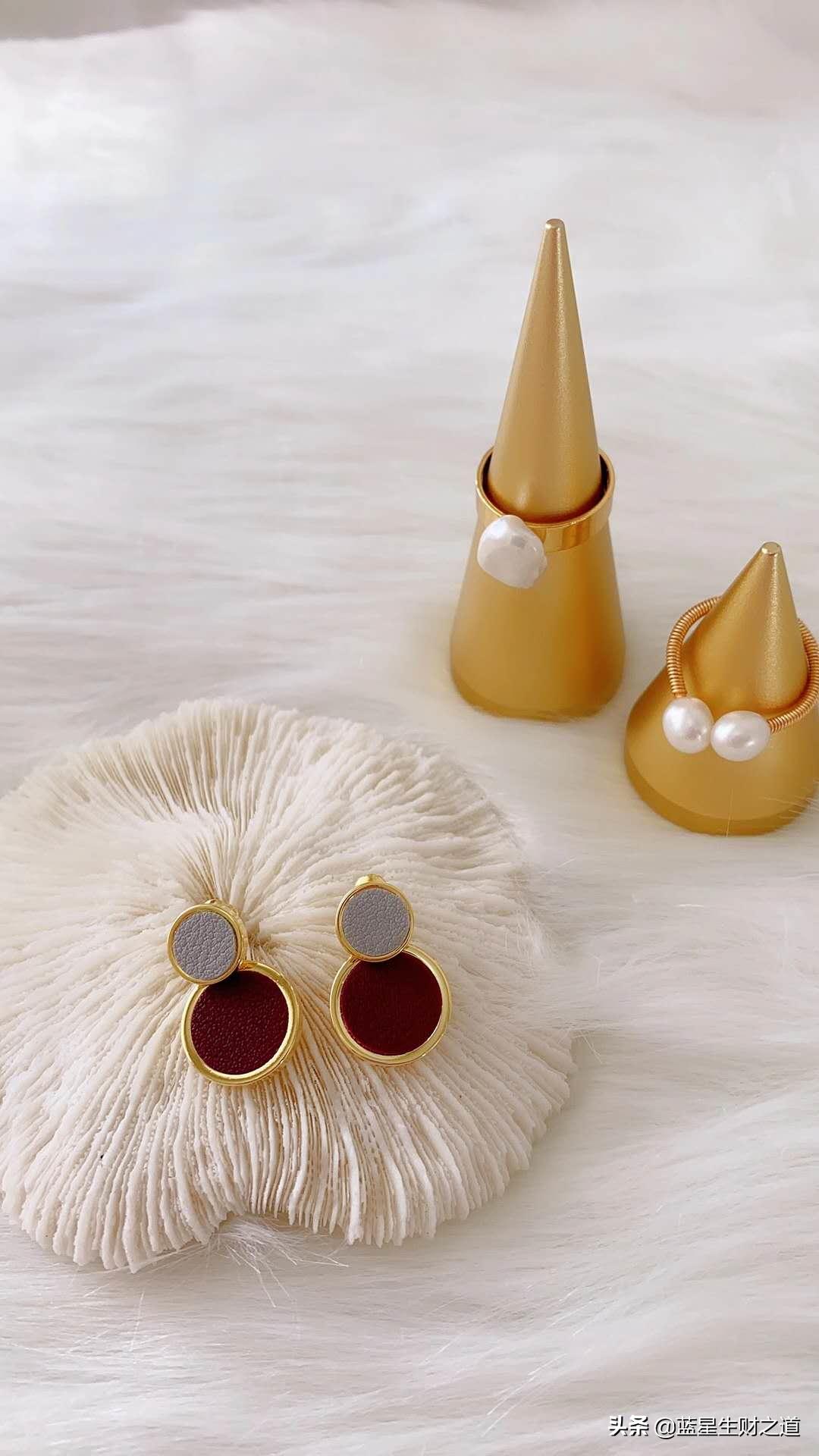 摆摊卖了一副耳环利润6元,摆地摊耳环收入