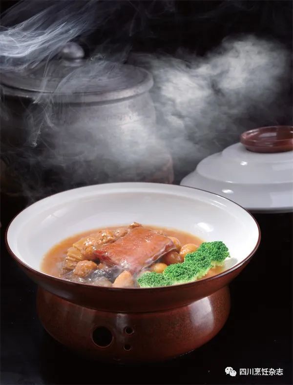 下饭脑花，三椒三香渡花鲢，坛子肉，椒麻脆皮鸡，焦糖脆皮虾...这些菜颇受年轻食客青睐