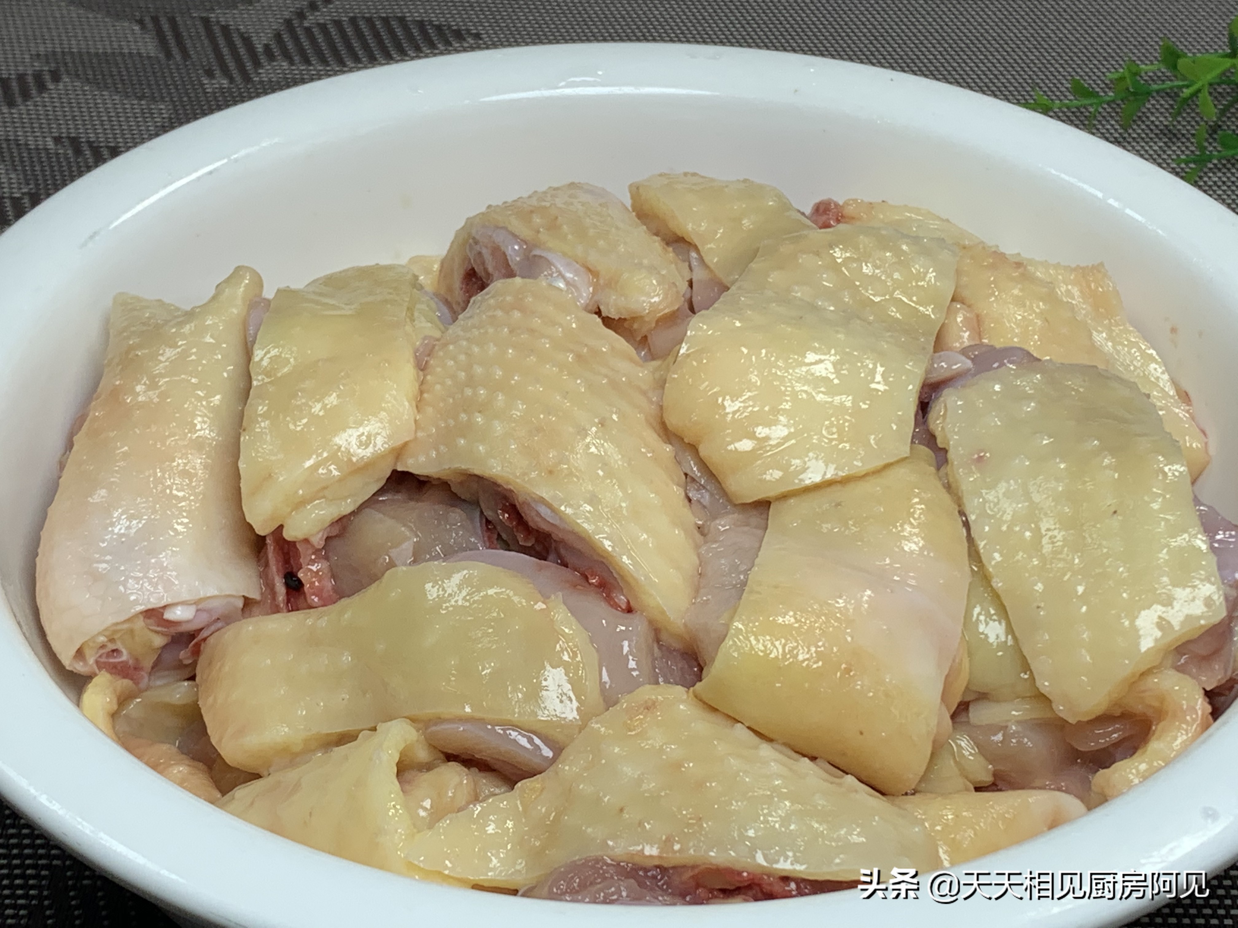 怎样清蒸鸡好吃又简单的方法,清蒸鸡的正宗做法和步骤