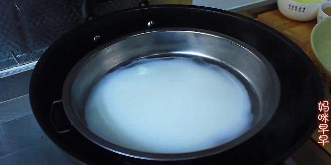 制作大米粉皮的家常做法,用大米制作嵌糕皮的做法