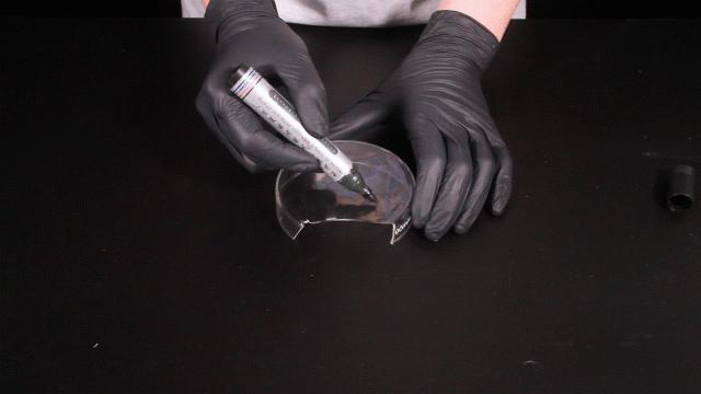 在水里剪刀可以剪玻璃是真的吗,玻璃在水里可以用剪刀剪