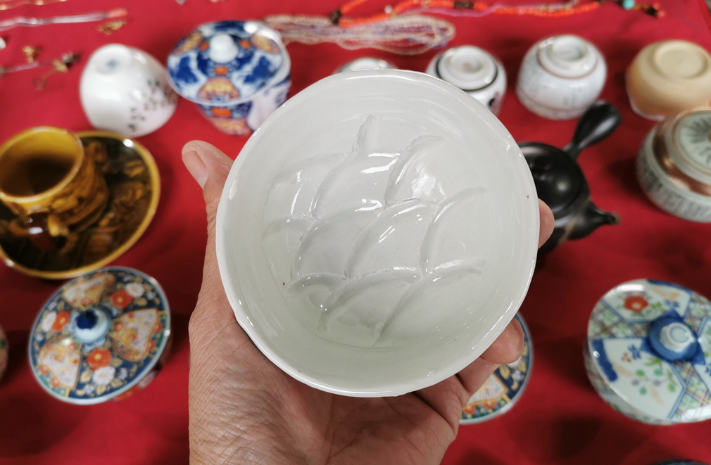 沈阳古玩地摊买日瓷杂货：东西好多，价格好诱人，这是怎么弄来的