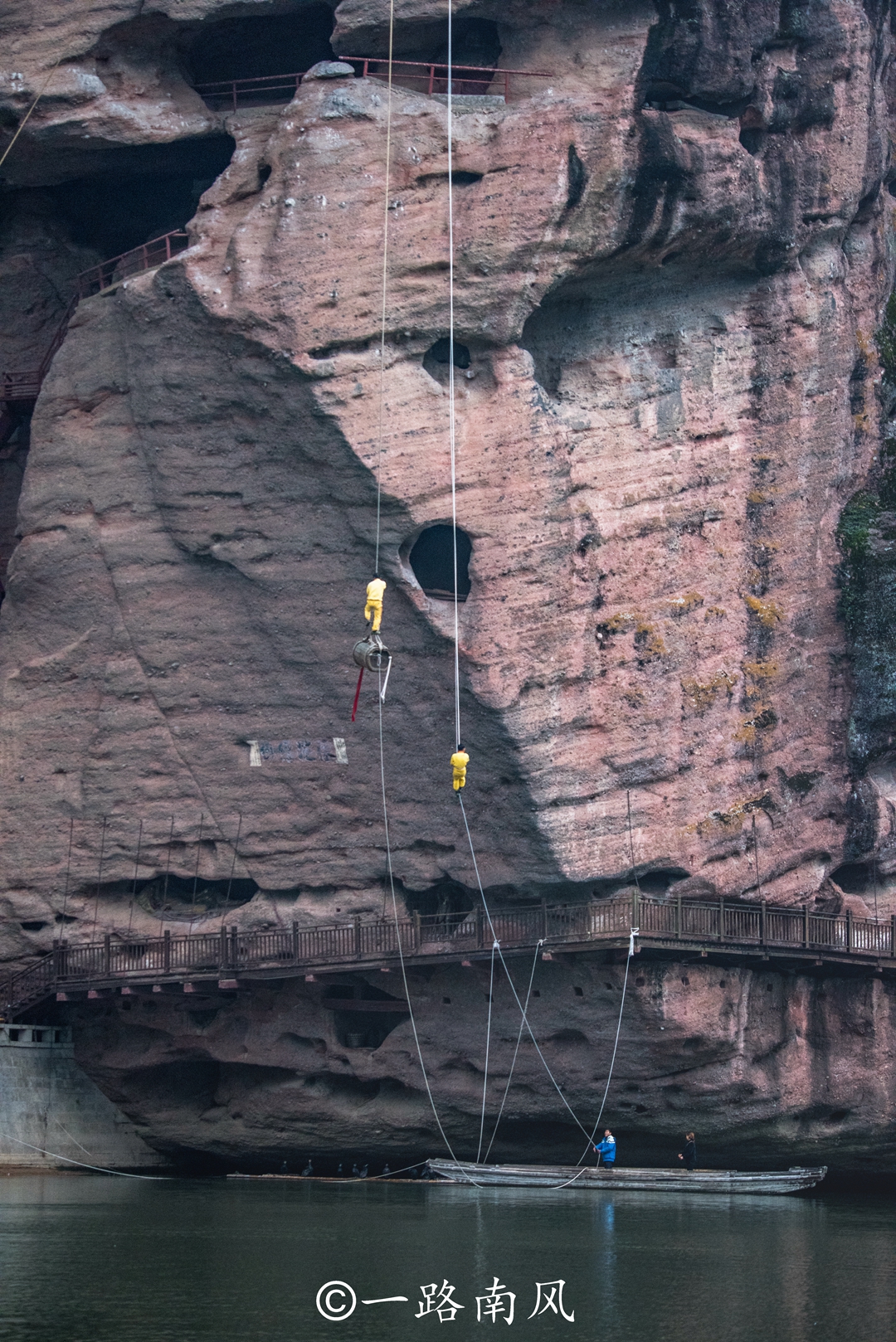 龙虎山悬棺千年古尸,龙虎山悬崖墓葬在哪里