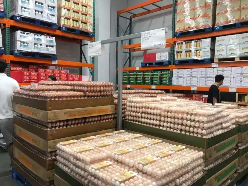 costco超市开业第一天大妈抢货,costco大妈