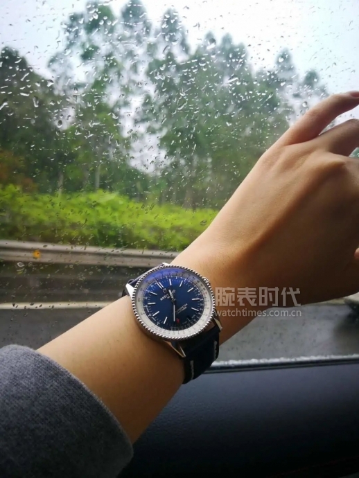 网友晒自己微信好友数量,网友晒1300手表