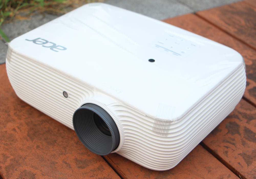 实用才是大面子，100吋无屏电视来啦-AcerH5382BD投影机测评