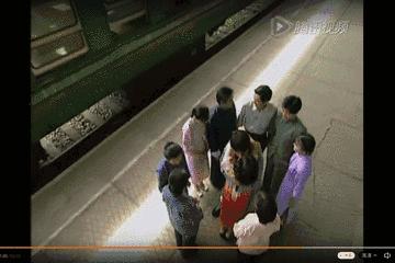 这年头的吻戏都这么激烈的么，嘴唇都是铁做的吧？