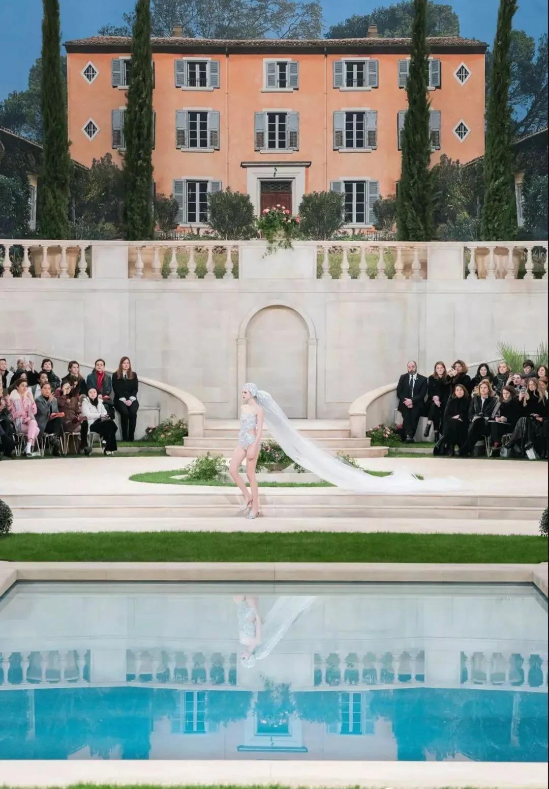 颠覆传统设计的时装秀,让你惊艳的时装秀场布置