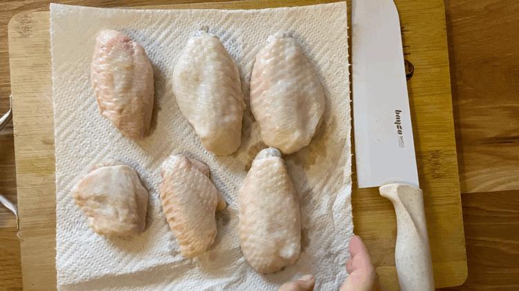 家庭自制烤鸡翅的方法,不腌制碳烤鸡翅教程