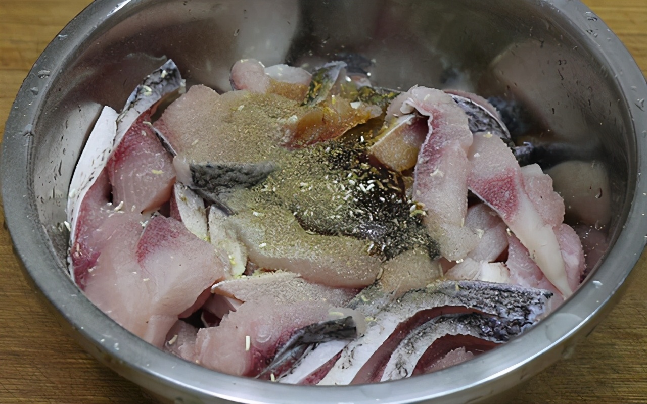 正宗椒盐香酥鱼的做法,这样的椒盐鱼块香酥可口你吃过吗