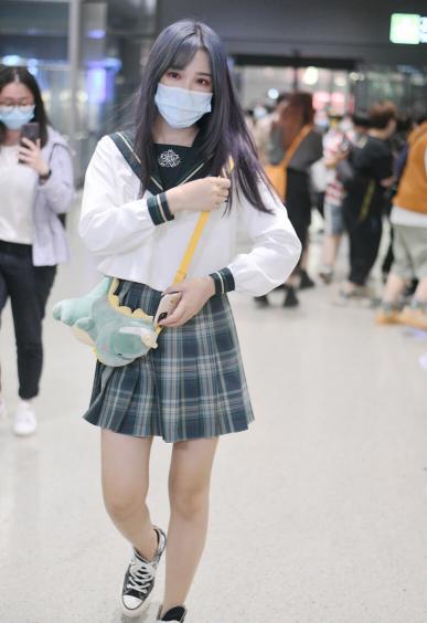 白月光风衣百褶裙,百褶裙减龄