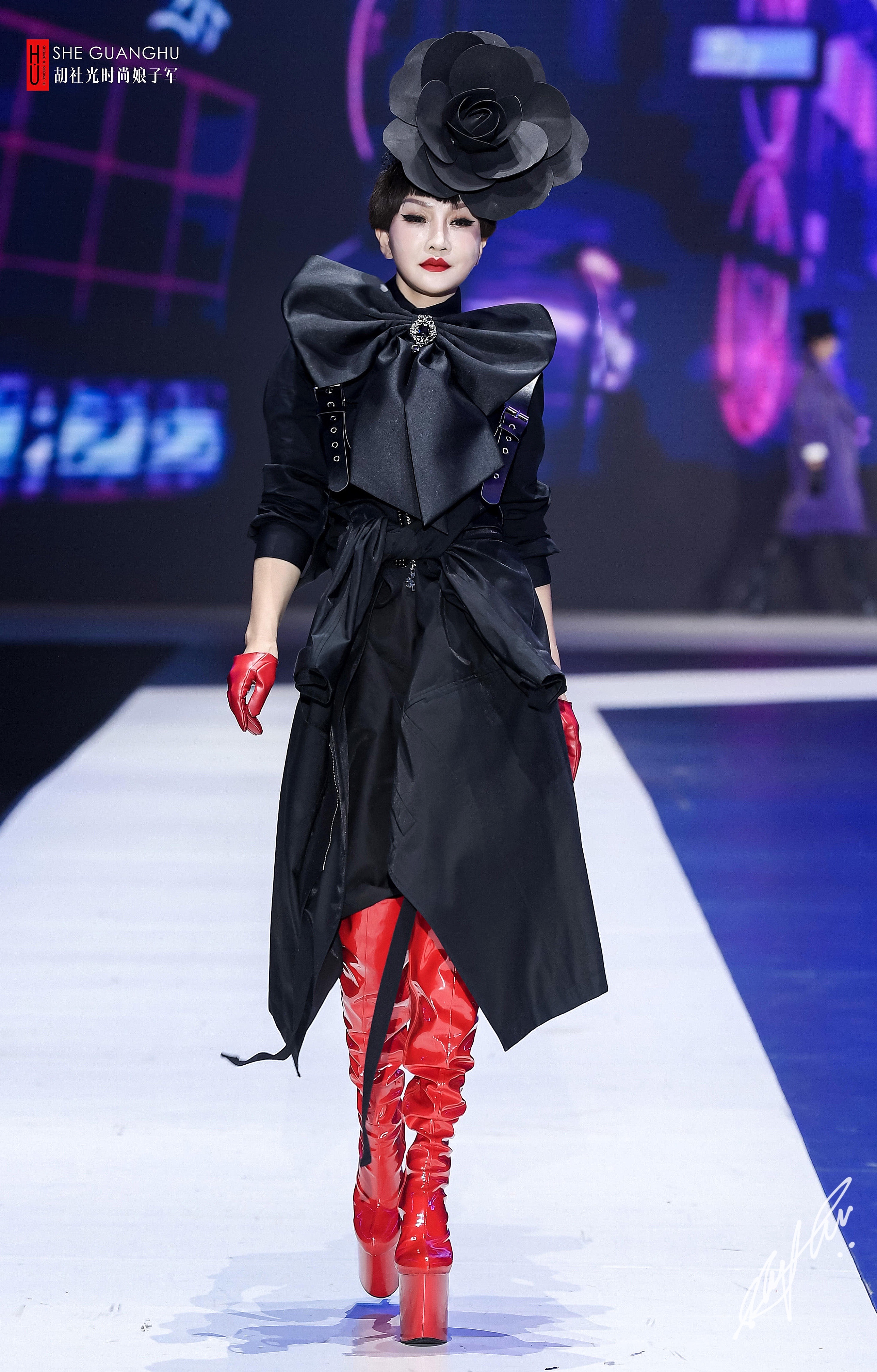 胡社光时尚娘子军五周年show,胡社光时尚娘子军亮相视频