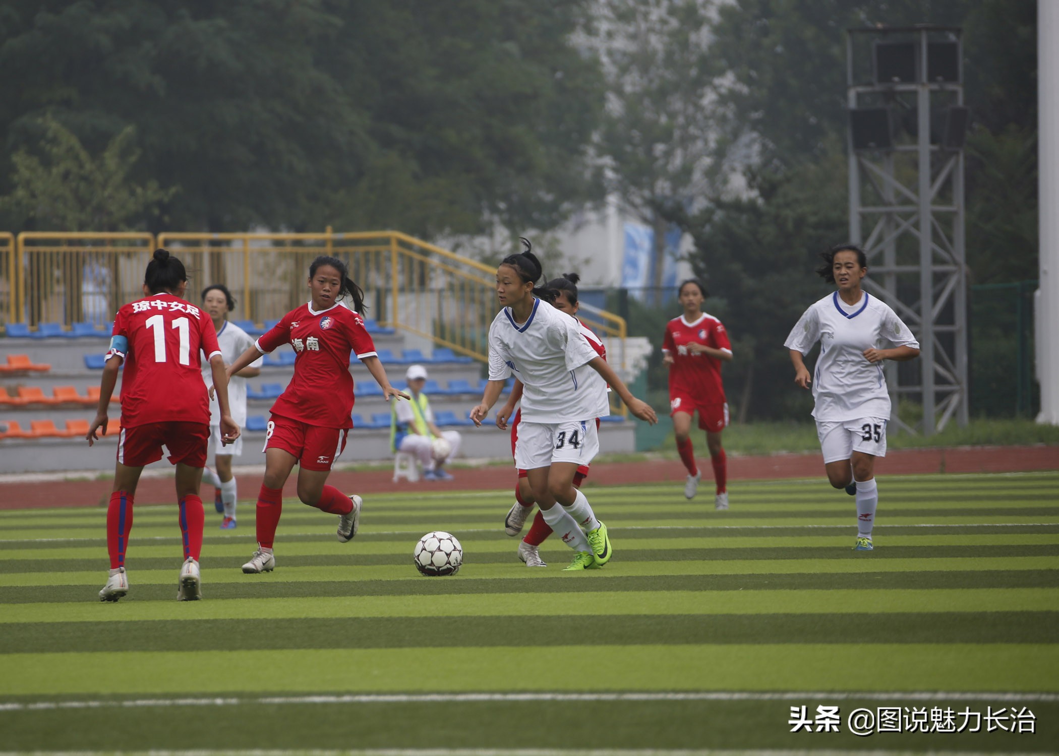 足球球员受伤瞬间,盘点足球比赛上的精彩瞬间