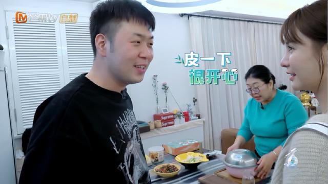 杜海涛沈梦辰吃蚕蛹,杜海涛沈梦辰吃油炸蚕蛹