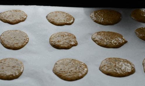 宝宝多大要吃两顿主食,宝宝加餐吃多少