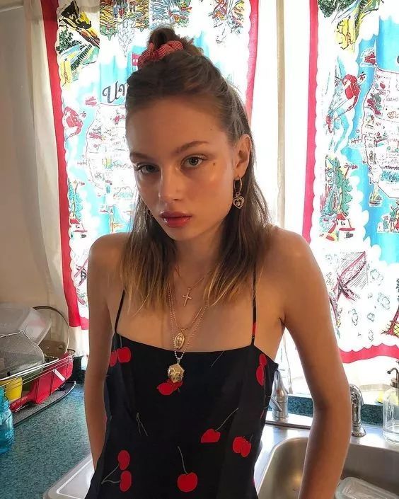 吊带连衣裙外搭小开衫,红色吊带连衣裙外搭