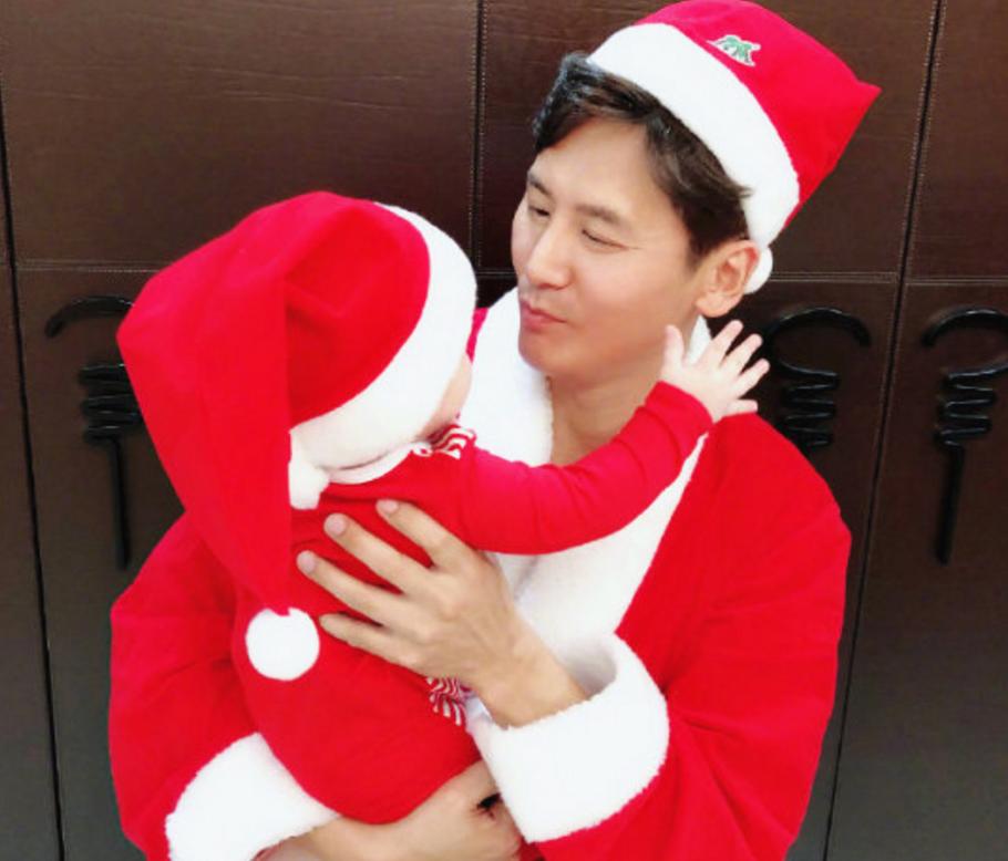 秋瓷炫和于晓光唐装,秋瓷炫于晓光儿子周岁宴婚礼