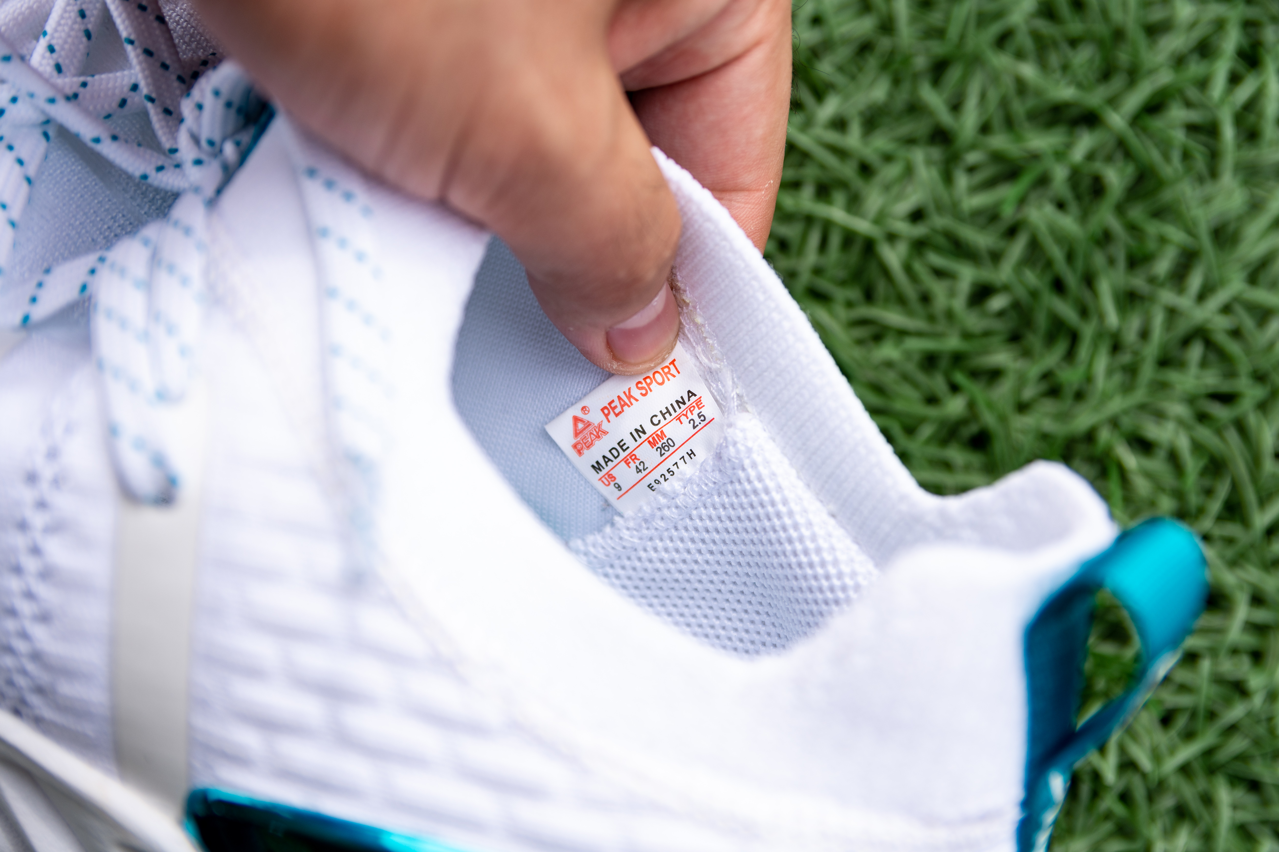 跑鞋硬弹脚感,跑鞋黑科技鞋名