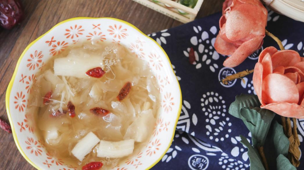 六个月宝宝可以用碗直接喝水吗,喝奶粉的宝宝前六个月需要喝水吗