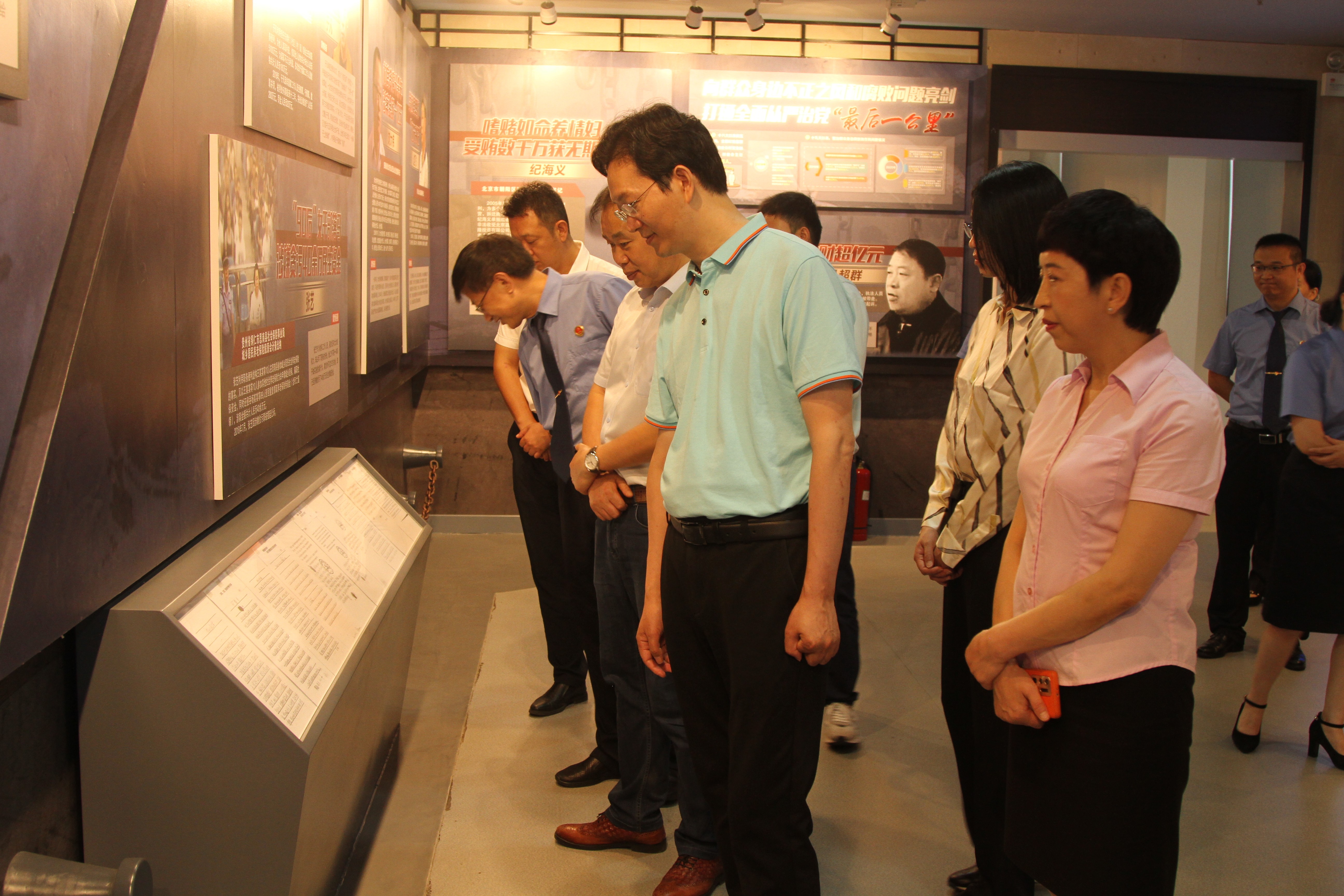 石宏调研汉滨经济社会发展和依法治区工作