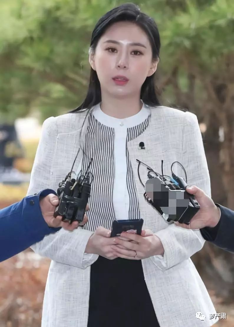 鍙楀鑹轰汉,鍙楀鐨勫コ鑹轰汉