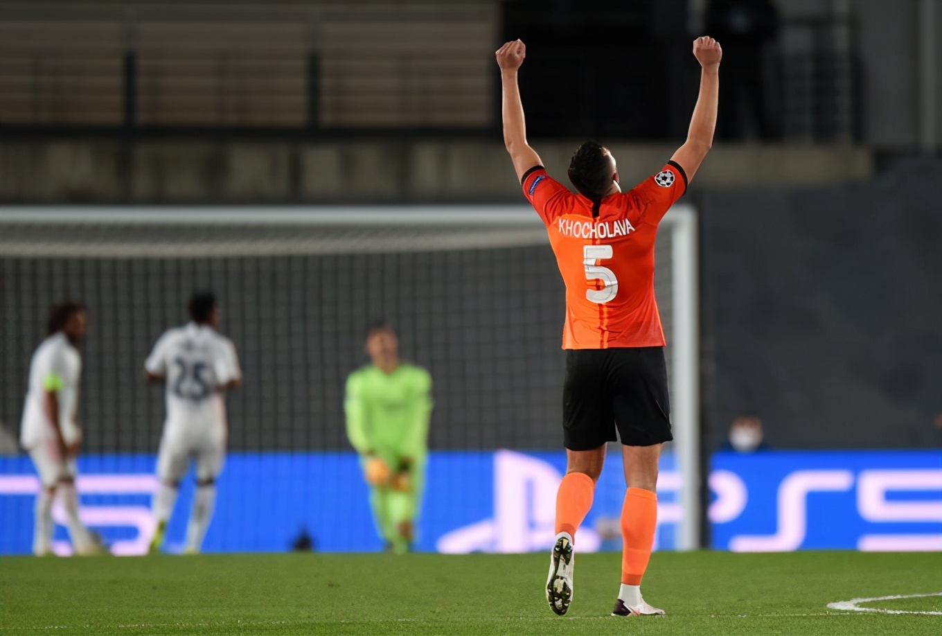 中场怎么转身,中场转身摆脱